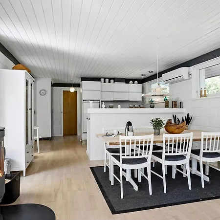 2 Bedroom Beautiful In בית נופש Jerup