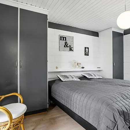 2 Bedroom Beautiful In Holiday home