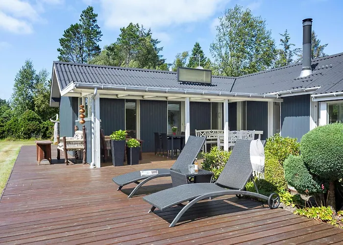 2 Bedroom Beautiful In Casa vacanze *